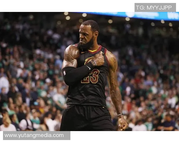 足球明星热议詹姆斯创纪录时刻引发全场瞩目与热烈讨论