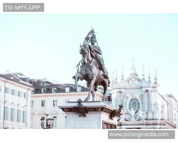 全球知名雕像足球明星的名字与他们的传奇故事一览